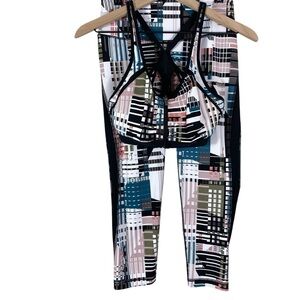 Victoria's Secret Knockout Capri Leggings Size Small + VS Sports Bra 34B Set